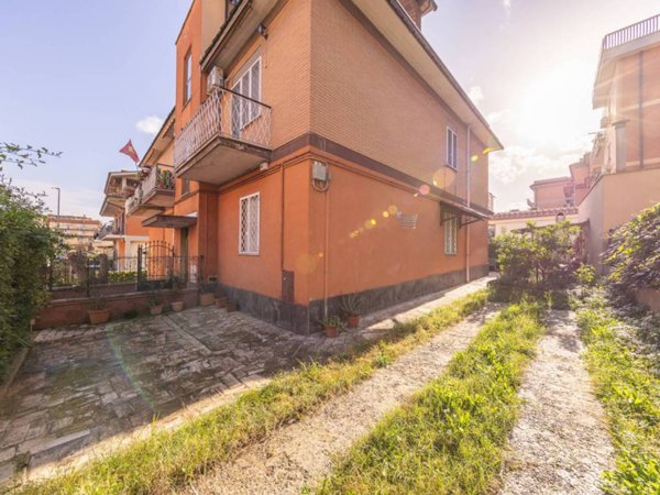 appartamento in vendita a Roma in zona Finocchio