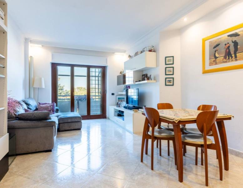 appartamento in vendita a Roma in zona Tor de' Cenci
