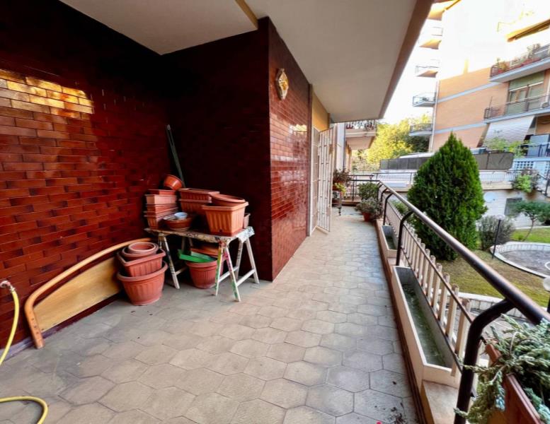 appartamento in vendita a Roma in zona Tre Pini - Poggio dei Fiori