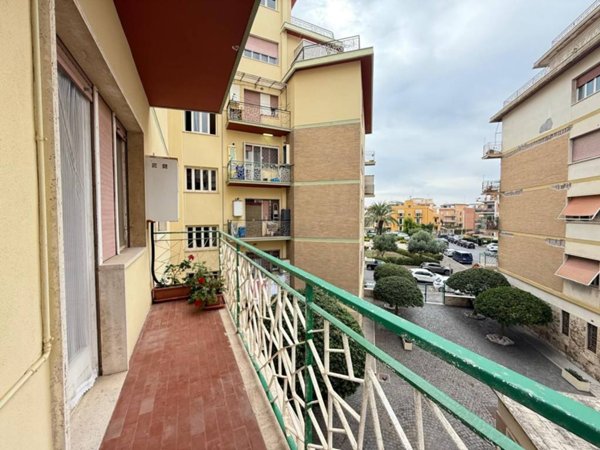 appartamento in vendita a Roma in zona Ostia