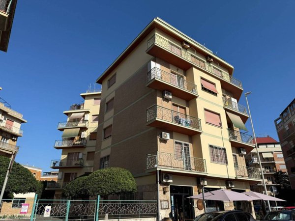 appartamento in vendita a Roma in zona Ostia