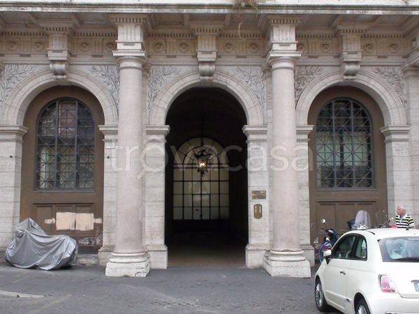 appartamento in vendita a Roma in zona Rione Monti/Campitelli