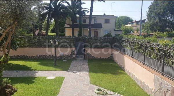 casa indipendente in vendita a Roma in zona Infernetto