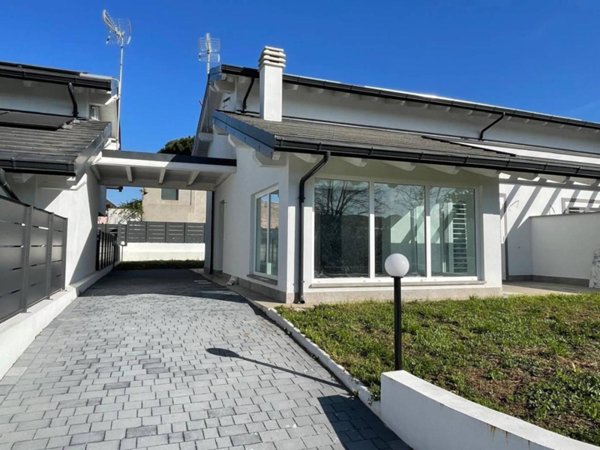 casa indipendente in vendita a Roma in zona Borghesiana