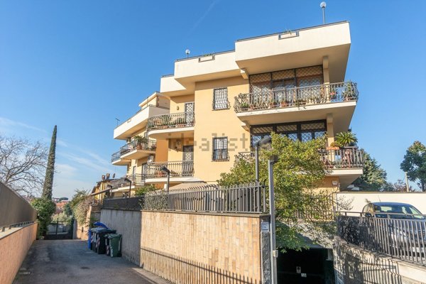 appartamento in vendita a Roma in zona Finocchio