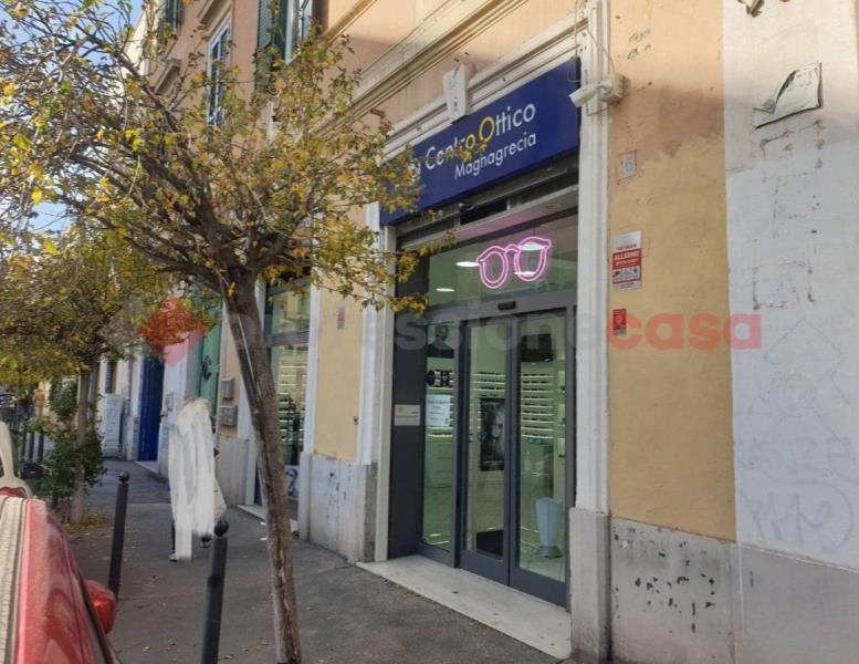 negozio in vendita a Roma in zona Tuscolano