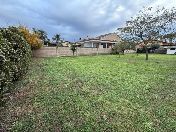 terreno agricolo in vendita a Roma in zona Infernetto