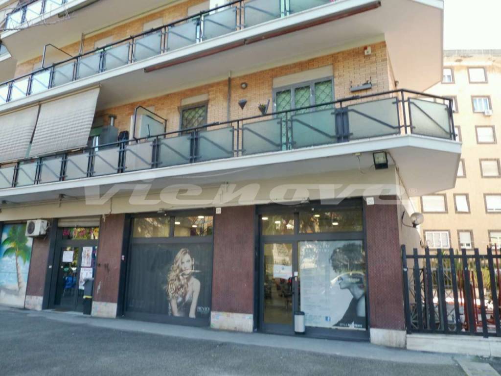 negozio in vendita a Roma in zona Alessandrino