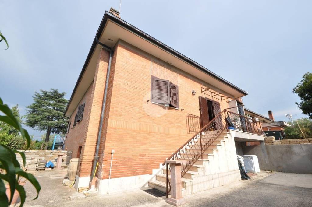 appartamento in vendita a Roma in zona Finocchio