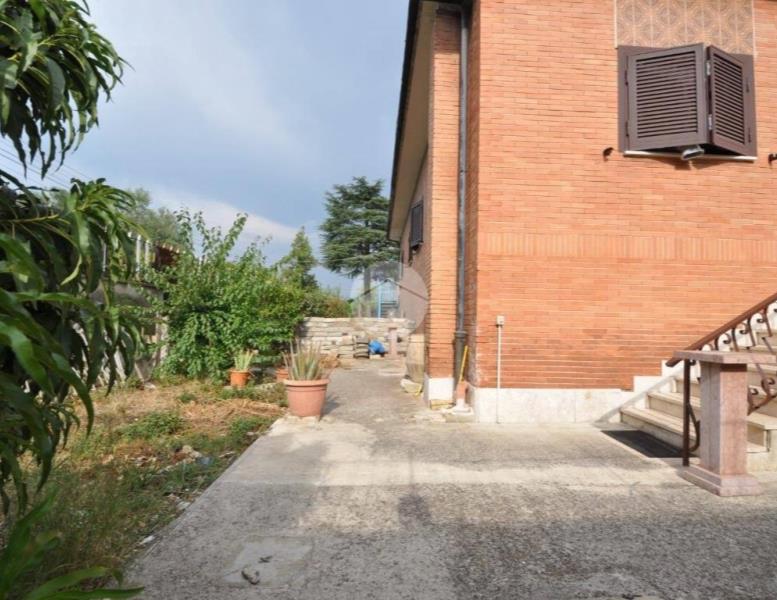 appartamento in vendita a Roma in zona Finocchio