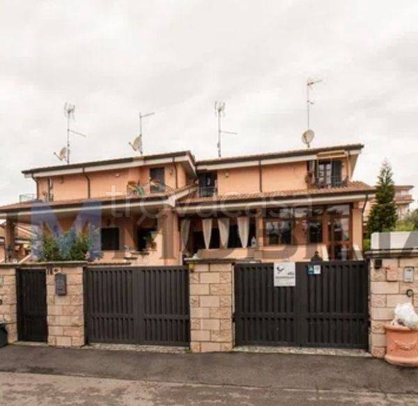 appartamento in vendita a Roma in zona Dragona/Bagnoletto