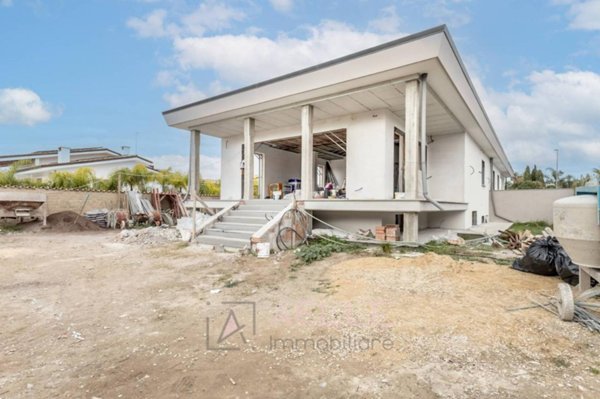 casa indipendente in vendita a Roma in zona Casal Palocco