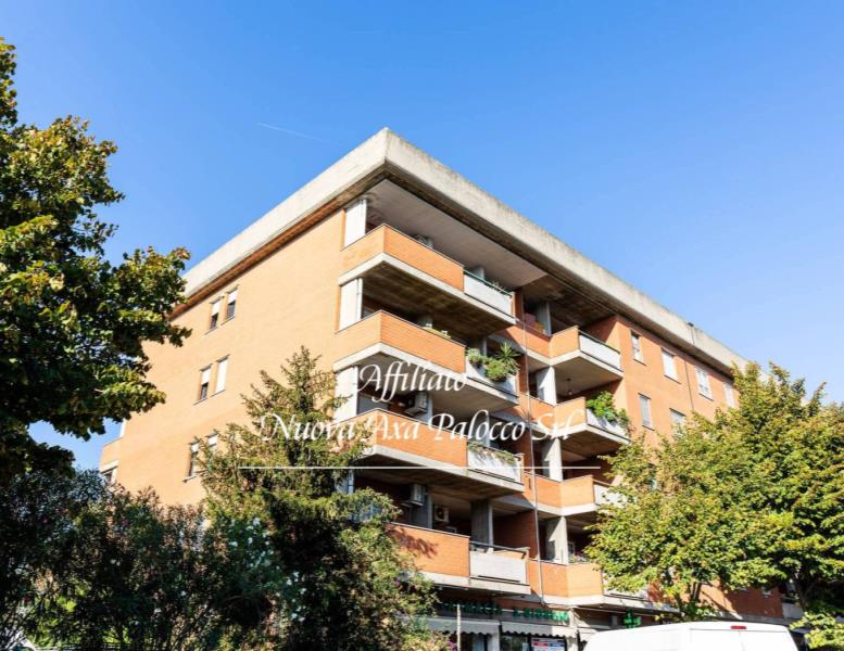 appartamento in vendita a Roma in zona Axa