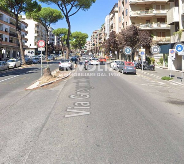 locale commerciale in vendita a Roma in zona Aurelio
