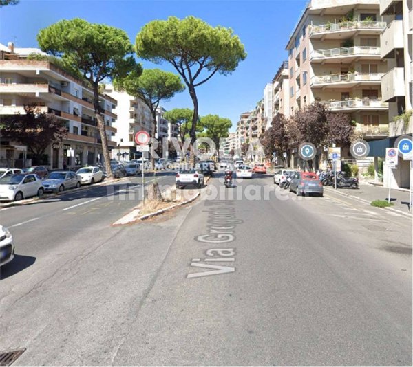 locale commerciale in vendita a Roma in zona Aurelio