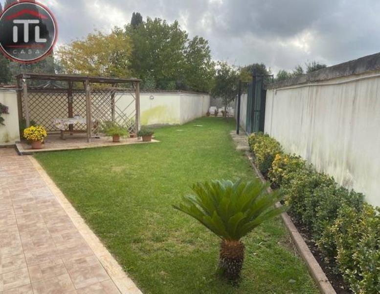 casa indipendente in vendita a Roma in zona Massimina/Casal Lumbroso