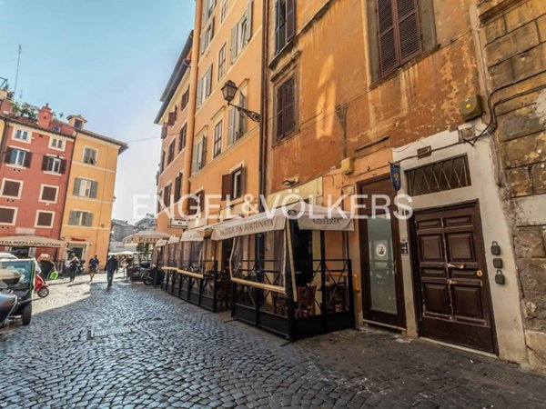 appartamento in vendita a Roma in zona Rione Regola