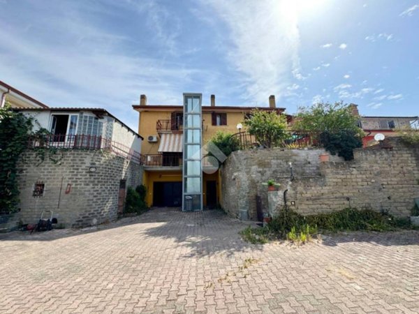 casa indipendente in vendita a Roma in zona Trigoria