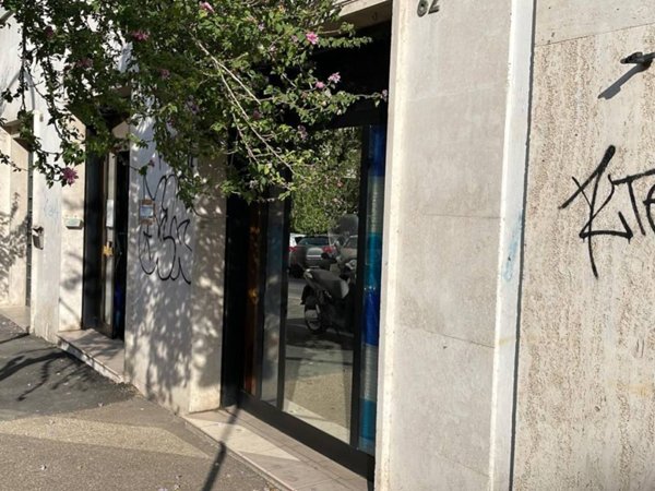 negozio in vendita a Roma in zona Appio Latino