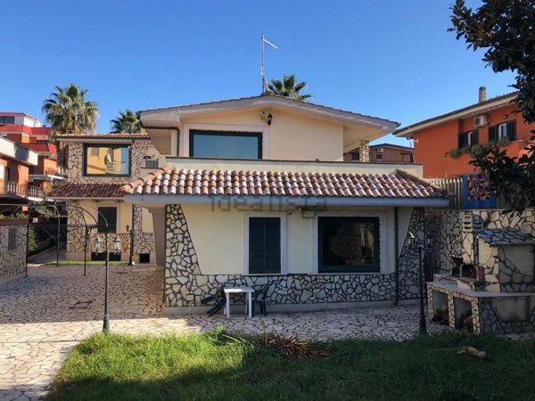 casa indipendente in vendita a Roma in zona Collatino