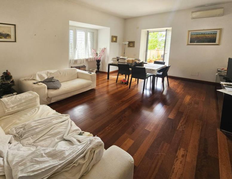 appartamento in vendita a Roma in zona Ostiense