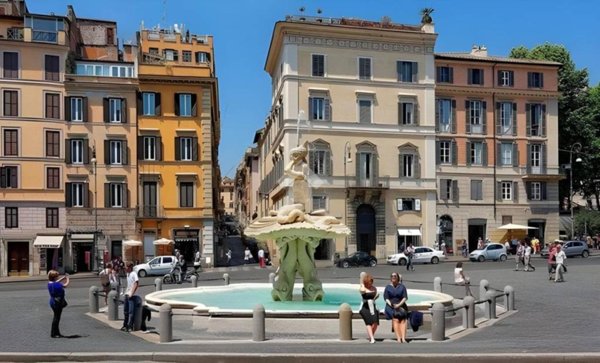 appartamento in vendita a Roma in zona Trevi-Colonna