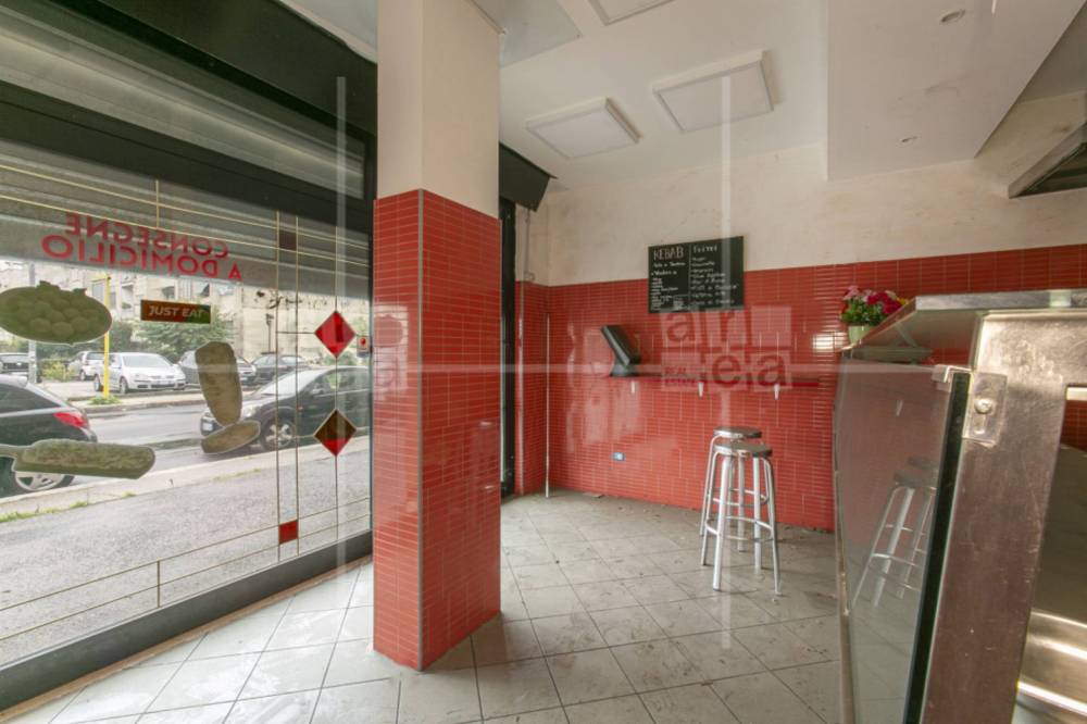 locale commerciale in vendita a Roma in zona Cinquina