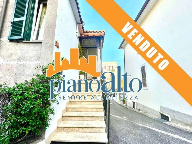 appartamento in vendita a Roma in zona Tomba di Nerone