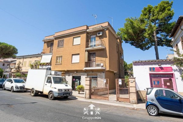 appartamento in vendita a Roma in zona Appio Pignatelli
