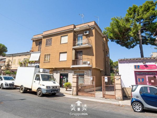 appartamento in vendita a Roma in zona Appio Pignatelli