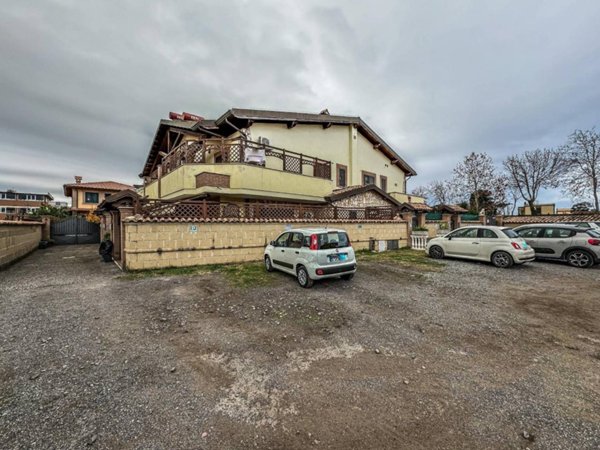 casa indipendente in vendita a Roma in zona Ostia Antica