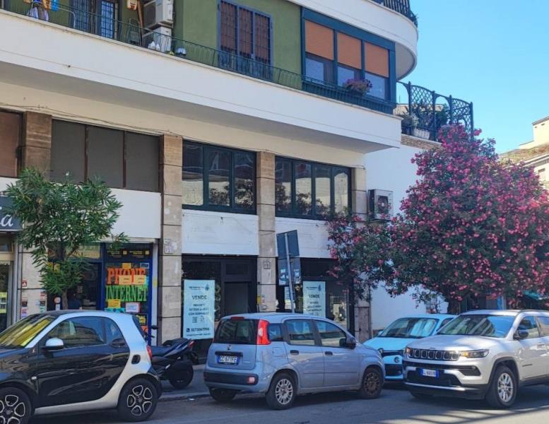 negozio in vendita a Roma in zona Trieste