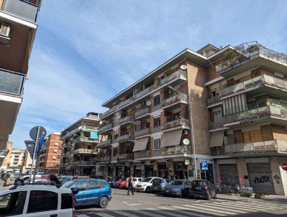 negozio in vendita a Roma in zona Aurelio