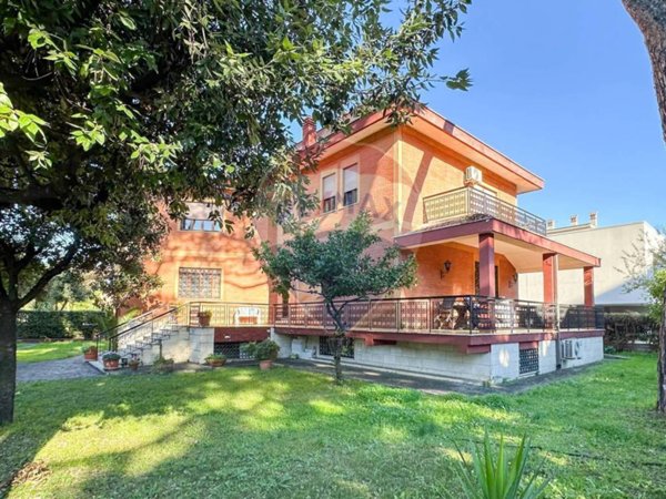 casa indipendente in vendita a Roma in zona Torre Gaia