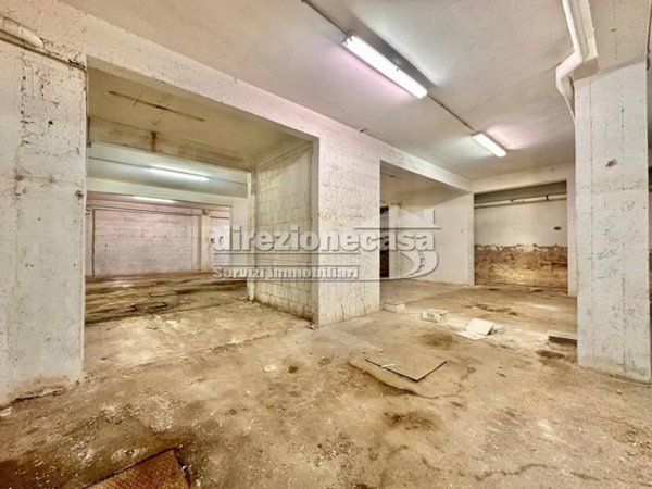 negozio in vendita a Roma in zona Appio Latino