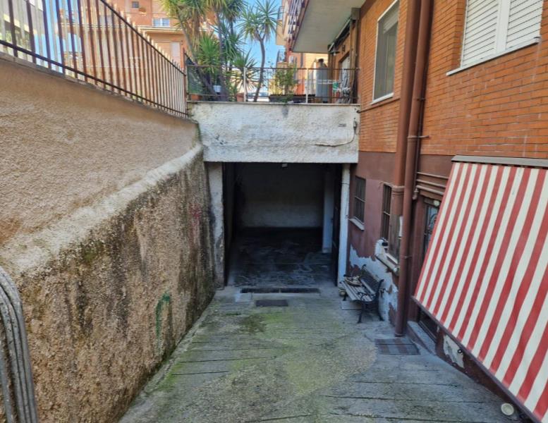 locale commerciale in vendita a Roma in zona Tor Sapienza