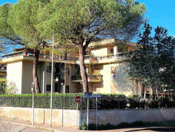 appartamento in vendita a Roma in zona Appio Claudio