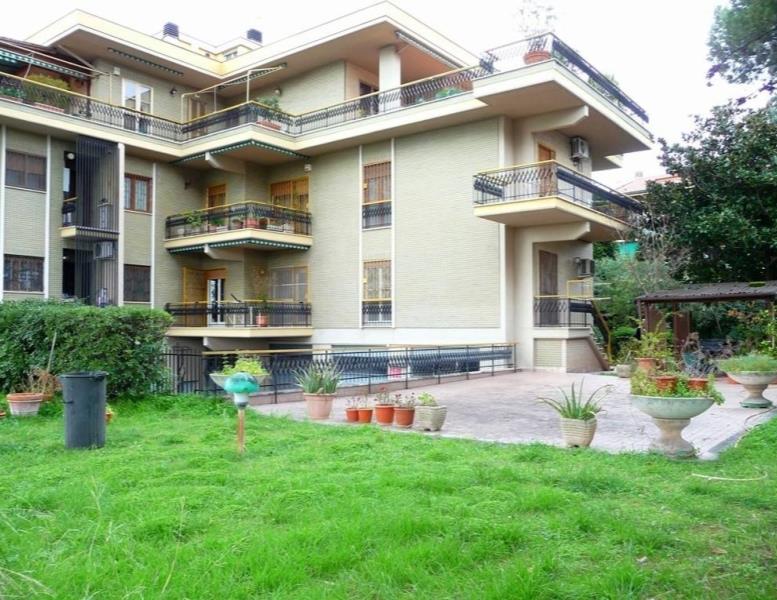 appartamento in vendita a Roma in zona Appio Claudio