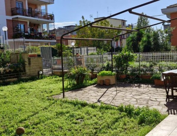 appartamento in vendita a Roma in zona Sette Bagni