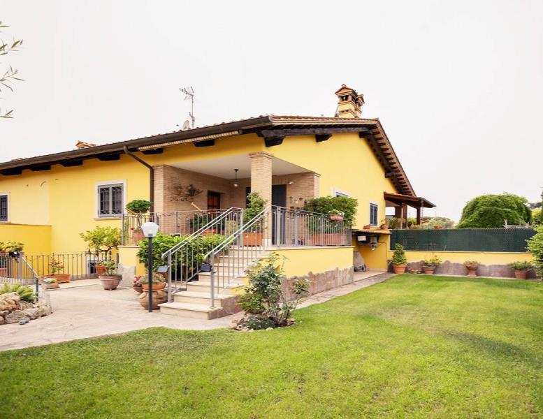 casa indipendente in vendita a Roma in zona Infernetto