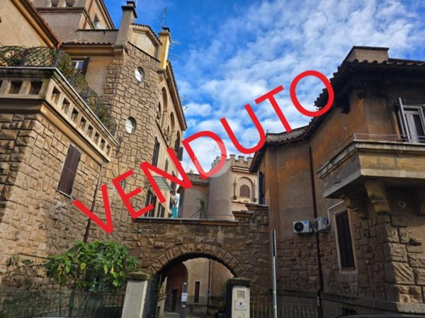 appartamento in vendita a Roma in zona Ostiense
