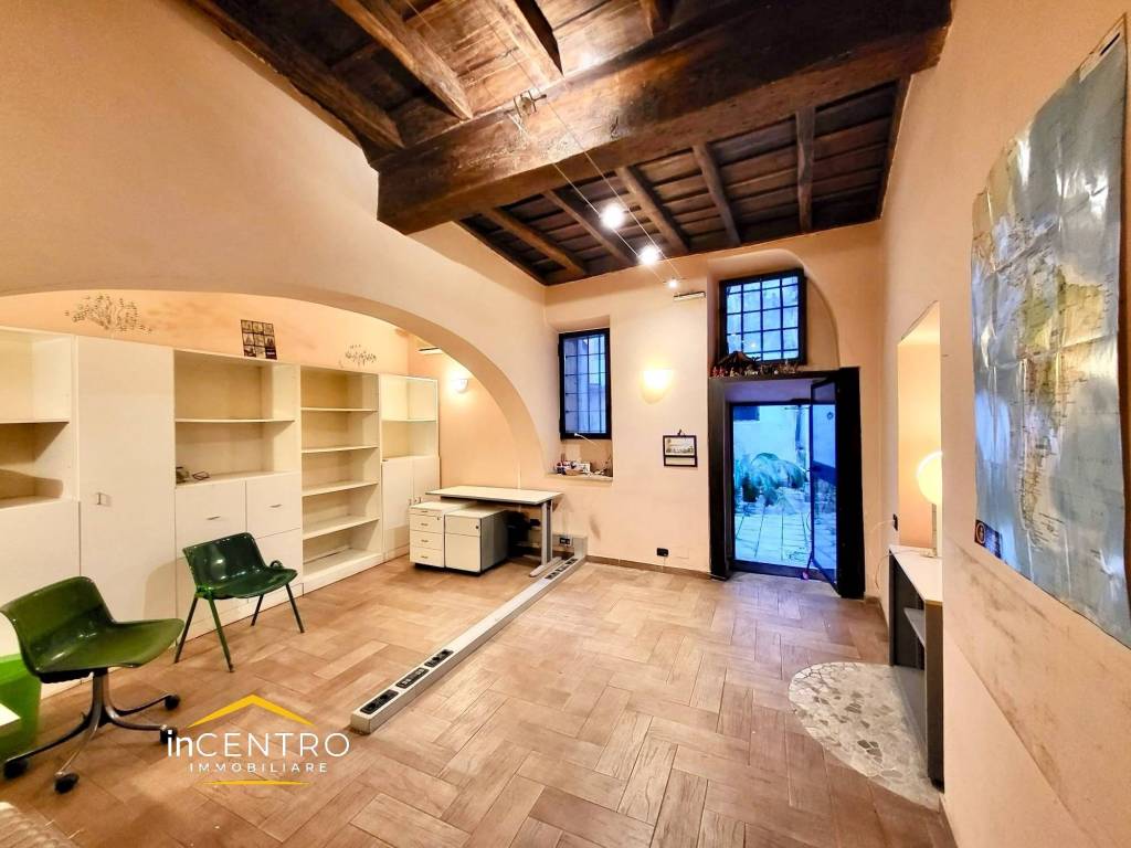 pentavano in vendita a Roma in zona Rione Regola
