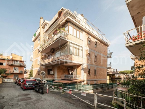 appartamento in vendita a Roma in zona Tomba di Nerone