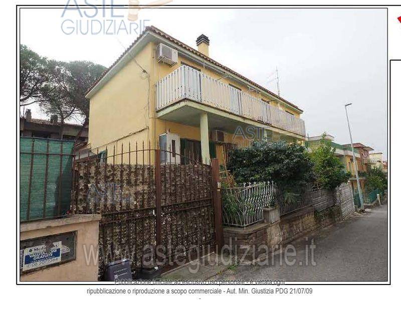 appartamento in vendita a Roma in zona Finocchio