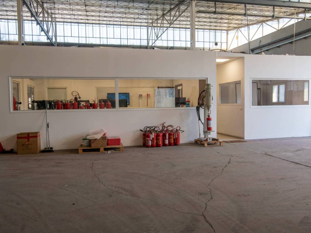 locale commerciale in vendita a Roma in zona Sette Bagni
