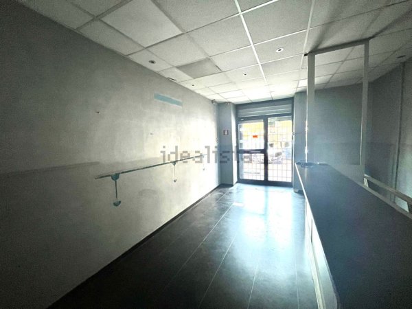 locale commerciale in vendita a Roma in zona Don Bosco