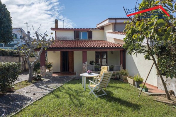 casa indipendente in vendita a Roma in zona Infernetto