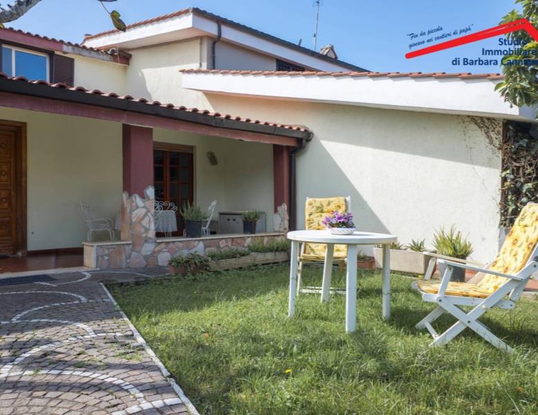 casa indipendente in vendita a Roma in zona Infernetto