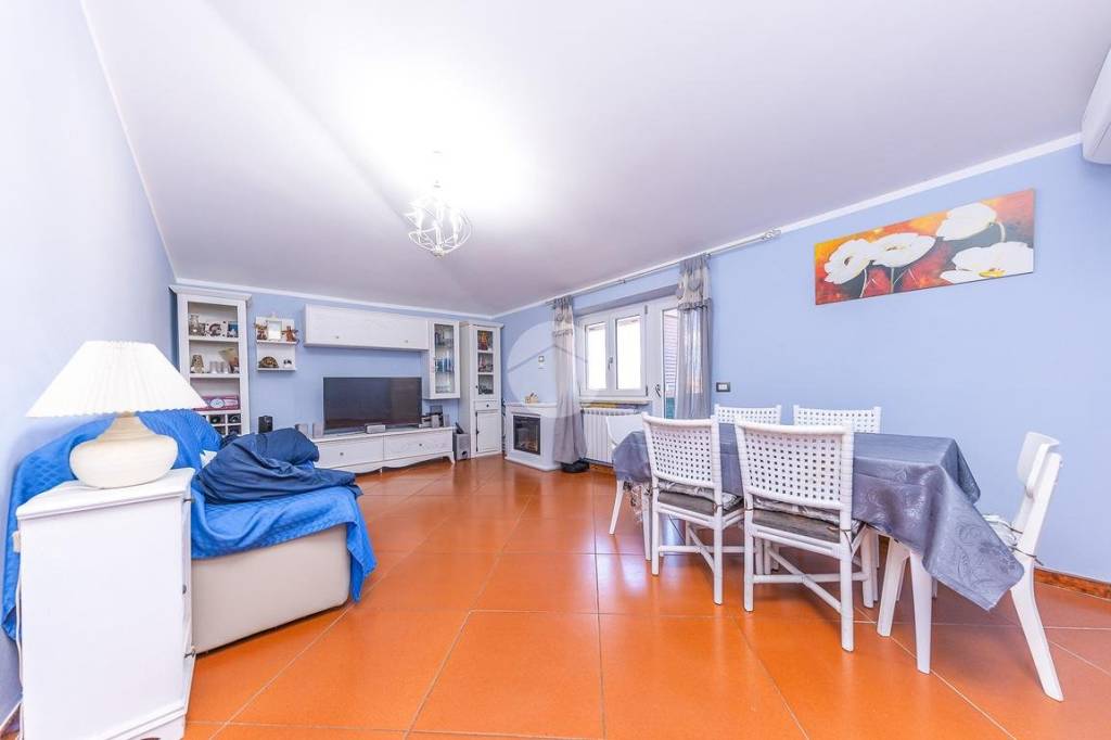 appartamento in vendita a Roma in zona Giardini di Corcolle