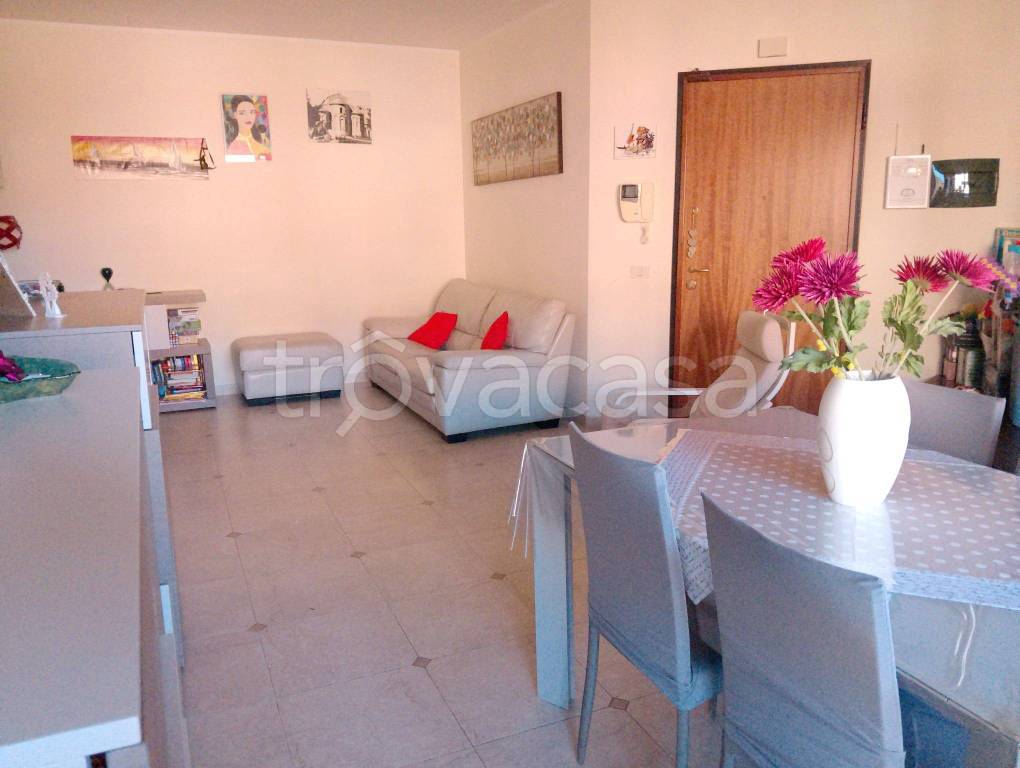 appartamento in vendita a Roma in zona Torre Angela